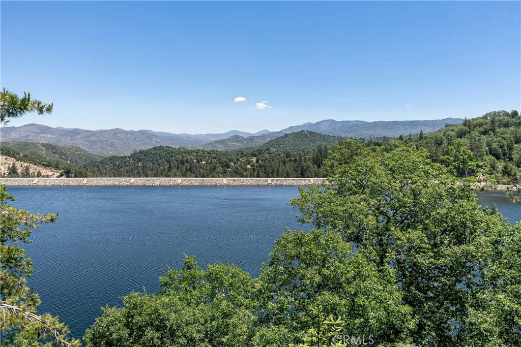 537 CANYON VIEW RD, LAKE ARROWHEAD, CA 92321, photo 1 of 40