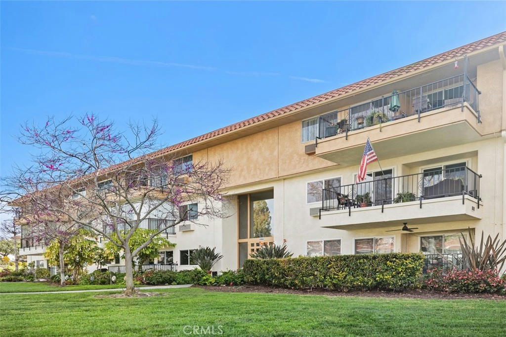 2394 VIA MARIPOSA W UNIT 2F, LAGUNA WOODS, CA 92637, photo 1 of 41